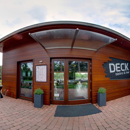 Deck Bistro & Bar