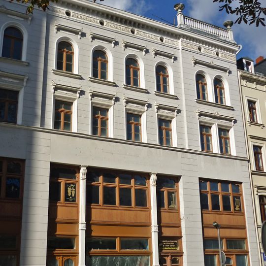 Wohn- und Geschäftshaus in geschlossener Bebauung, mit originalen Läden in Erd- und Zwischengeschoss Elisabethstraße 2