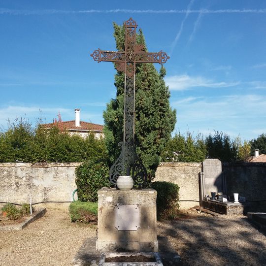 Croix du cimetière de Mionnay