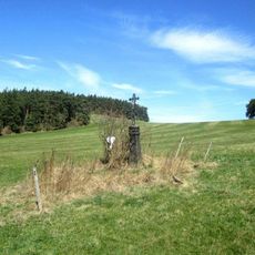 Kříž východně od Kejnic