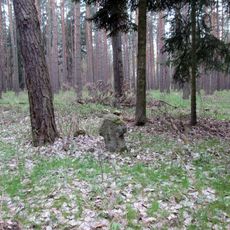 Smírčí kříž v lese nad Hradeckem