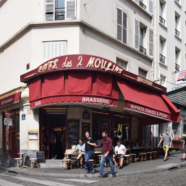 Cafés et bars du cinéma et des séries : lieux de tournage célèbres, décors authentiques, destinations pour fans