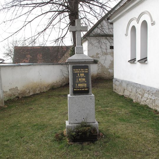 Kříž u návesní kaple v Úlehli