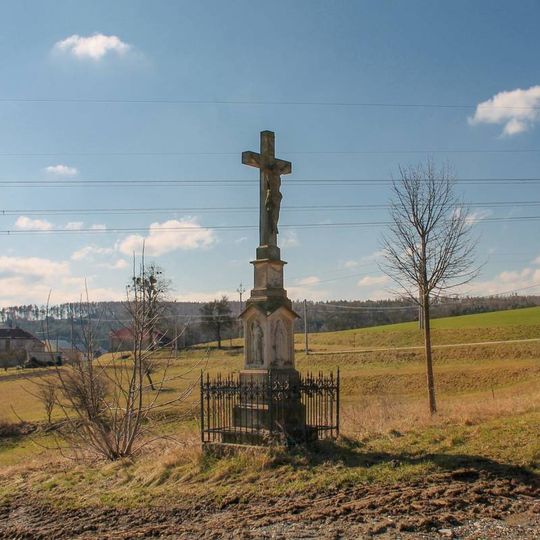 Kříž v Savíně u polní cesty