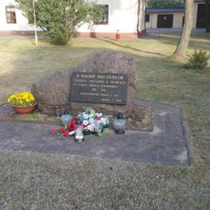 Pionki, Pomnik W Hołdzie Nauczycielom Tajnego Nauczania