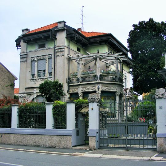 Villa Leone-Della Bella‎