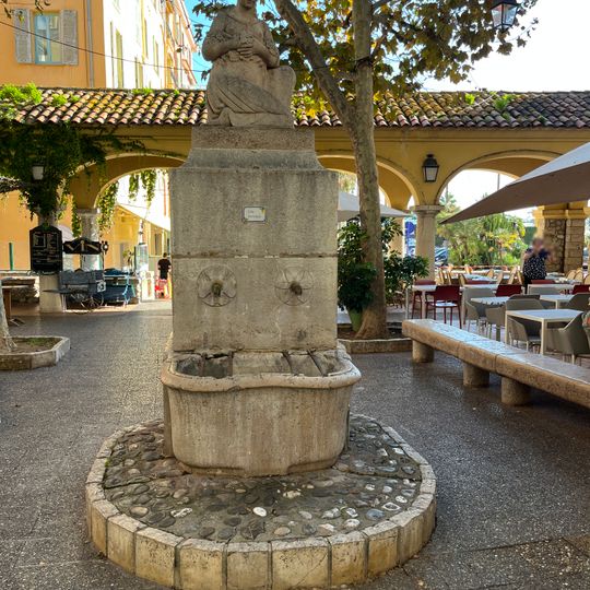 Drinking fountain, statue, Work of art