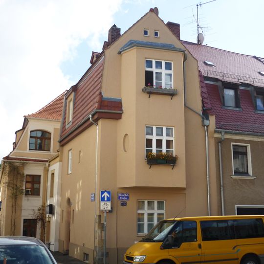 Wohnhaus in geschlossener Bebauung, Eckhaus Große Wallstraße 6