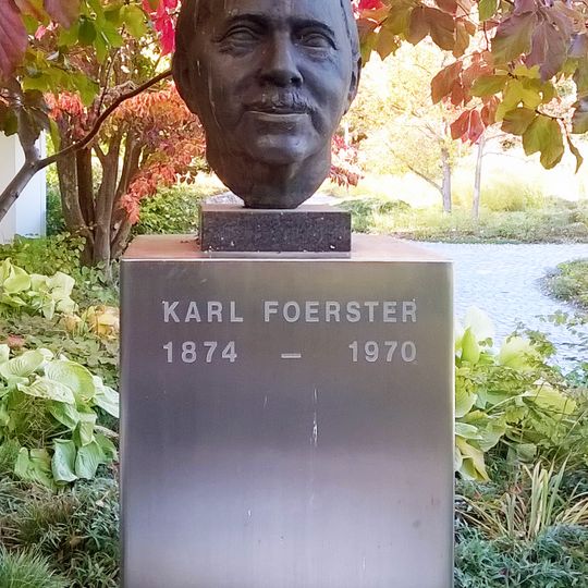 Karl-Foerster-Denkmal