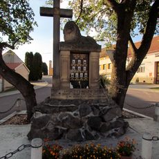 Památník obětem 1. a 2. sv. války ve Zvěrkovicích