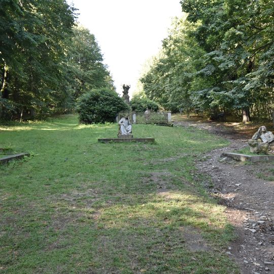 Sousoší apoštolů v zahradě Getsemanské pod Křížovou cestou v Jiřetíně pod Jedlovou