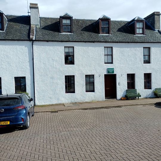 5-6 Priory Court, The Square, Beauly