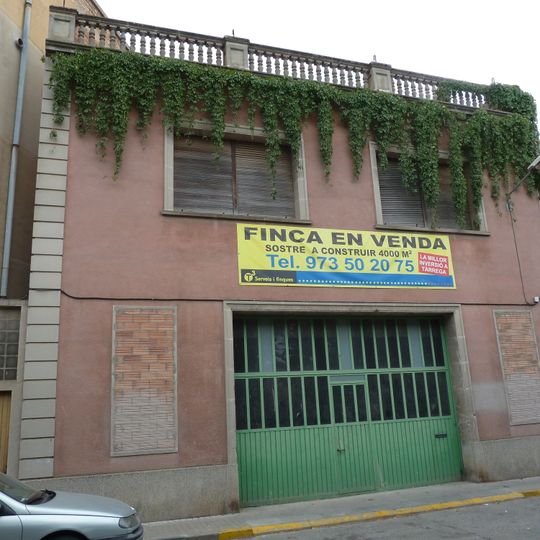 Plaça Carles Perelló, 4