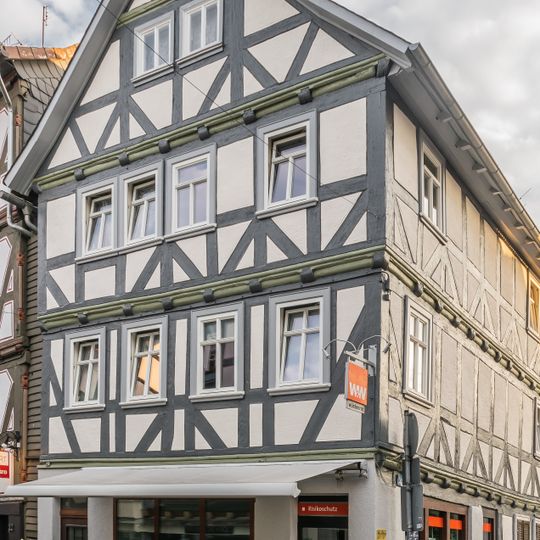 Wohn- und Geschäftshaus