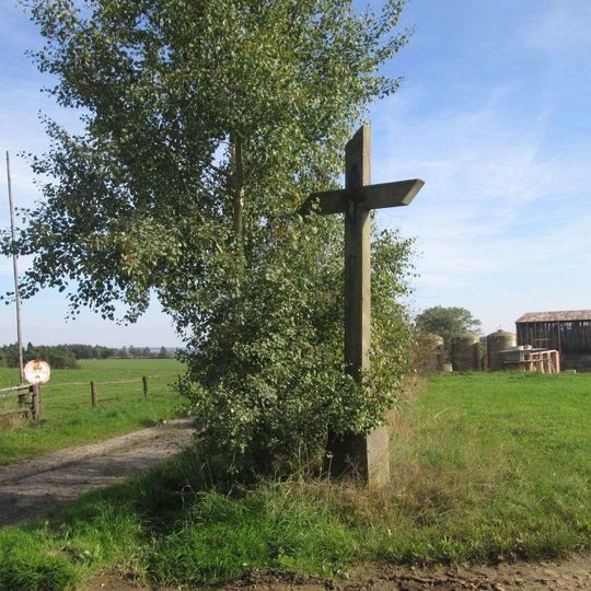 Kříž severně od České Doubravice na rozcestí