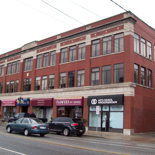 1900-1942 Wyandotte Street East