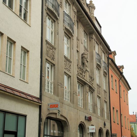 Wohn- und Geschäftshaus