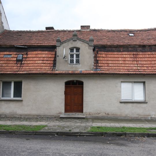 8 Wiosny Ludów Square in Brójce