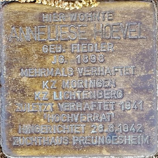 Stolperstein en memoria de Anneliese Hoevel geb. Fiedler