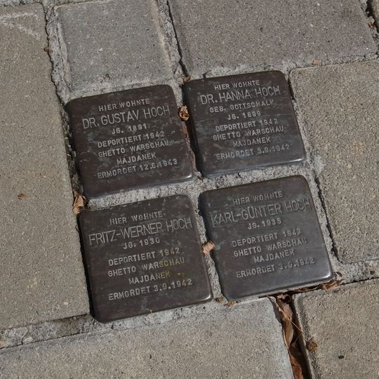 Stolperstein en memoria de Gustav Hoch