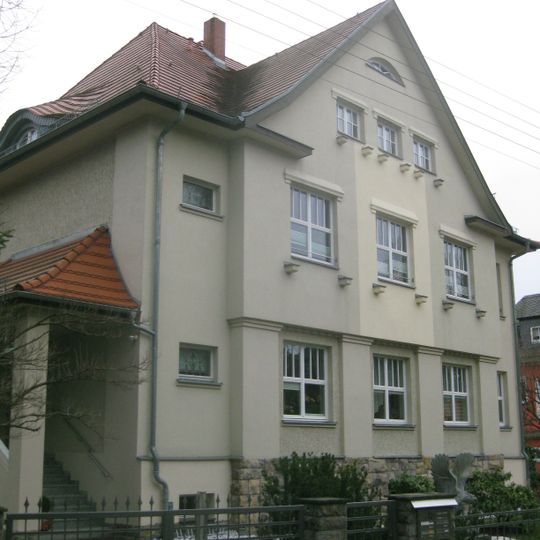 Villenartiges Wohnhaus mit Garten und Einfriedung Liliencronstraße 12