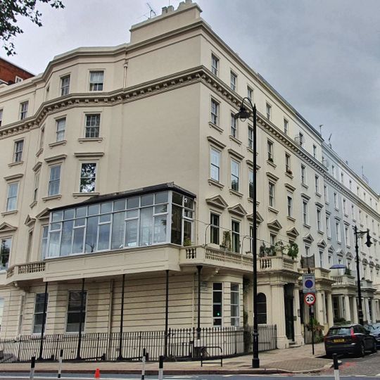 76-108, St George's Square Sw1