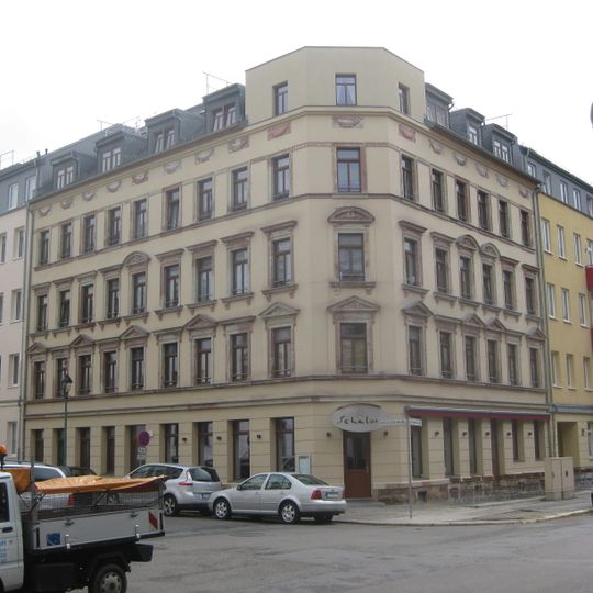 Mietshaus in geschlossener Bebauung in Ecklage Heinrich-Zille-Straße 15