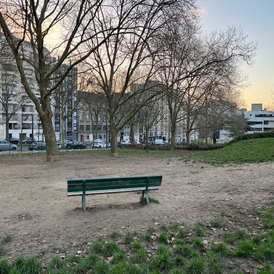 Plate-bande du boulevard Sérurier