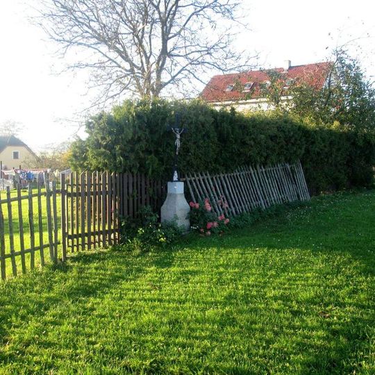 Kříž jižně od Kasejovic u zahrad
