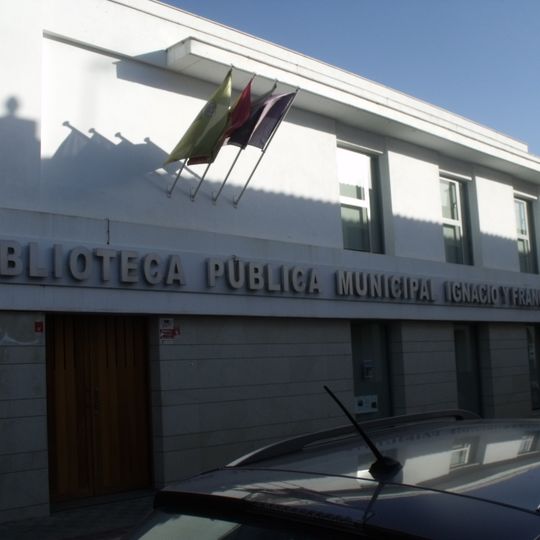 Biblioteca Pública Municipal de Aznalcázar - Ignacio y Francisco Mora