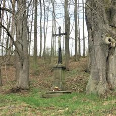 Kříž v údolí Liščího potoka jižně od Lipové