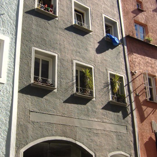 Wohn- und Geschäftshaus