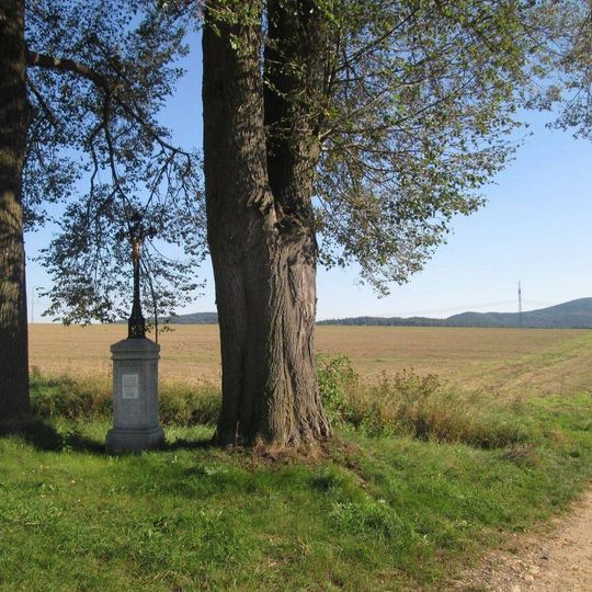 Kříž u Dubu u rozcestí