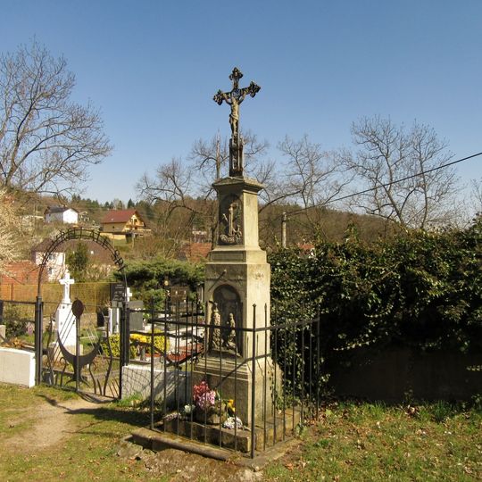 Kříž ve Stražisku u hřbitova
