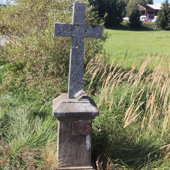 Kříž na severním okraji vesnice u ČOV v Opatově