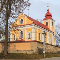 Ohradní zeď kolem kostela svatého Kříže ve Sněžném