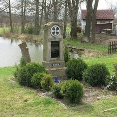 Pomník padlým na návsi v Pořešíně