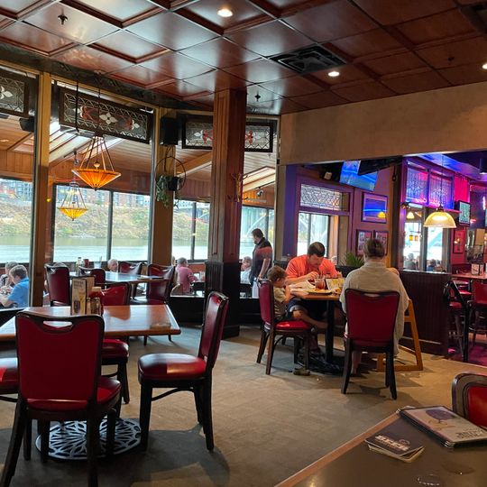 Calhoun’s on the River