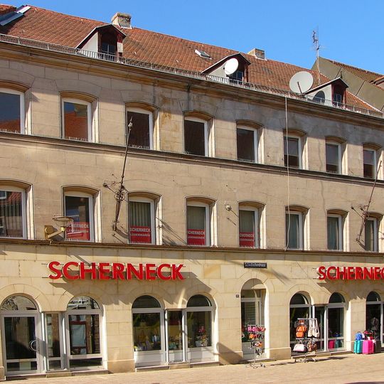 Wohn- und Geschäftshaus