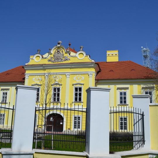 Žltý kaštieľ, sárga kastély, záhrada