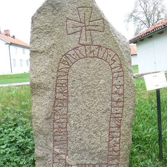 Östergötlands runinskrifter 121