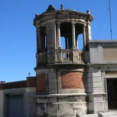 Tanques i templet del parc Gener