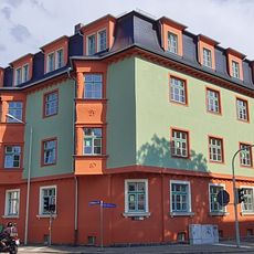 Mietshaus in Ecklage in offener Bebauung Franz-Mehring-Straße 58