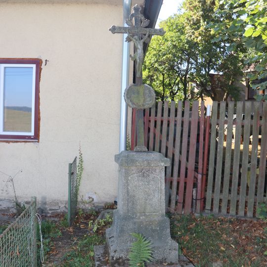 Kříž na křižovatce v Krahulově