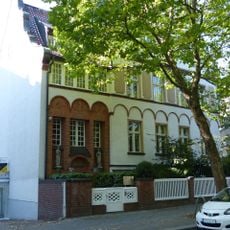 Mietshaus & Einfriedung Dünther Straße 11