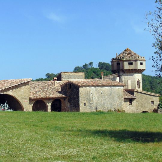 Can Heres Edificio fortificado)''