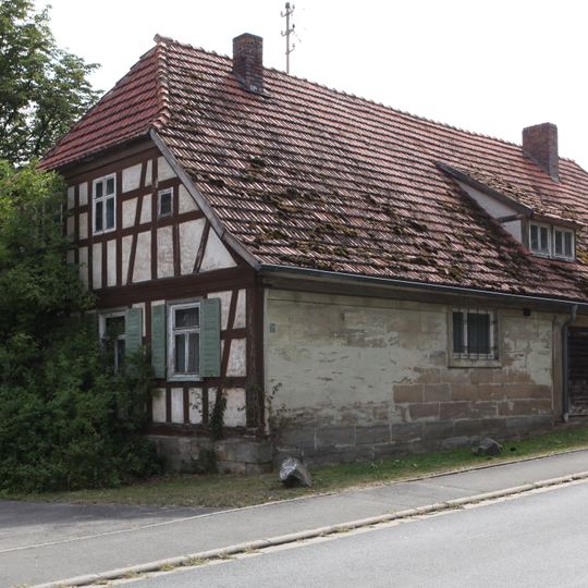 Halbwalmdachhaus