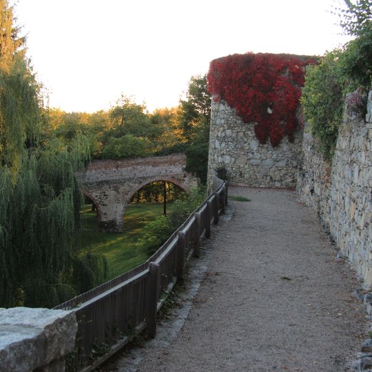 Befestigungsanlage, Vorwerke mit Schlossbrücken