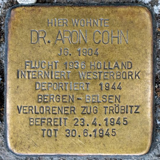 Stolperstein en memoria de Aron Cohn