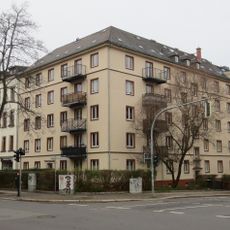 Wohnhaus in geschlossener Bebauung in Ecklage (bildet mit Franz-Mehring-Straße 1 eine bauliche Einheit) mit Vorgarten Weststraße 76